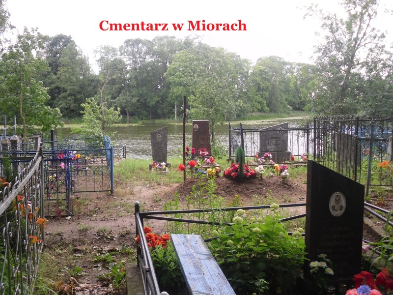 Obrazek Cmentarz w Miorach – Pochowani, których nazwiska zaczynają się na literę M (obok mogą znajdować się groby, w których pochowane są osoby o nazwiskach zaczynających się na inne litery)