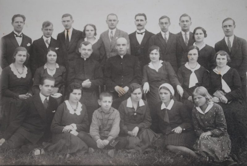 Obrazek 1935 rok – Album szkolny z dedykacją od uczniów dla  wychowawcy  klasy VI Gimnazjum w Głębokim